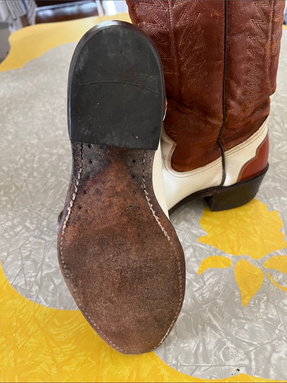 Two-Tone Brown and White vintage Cowboy Boots. Donating to cancer shop 7/14 - Picture 4 of 15